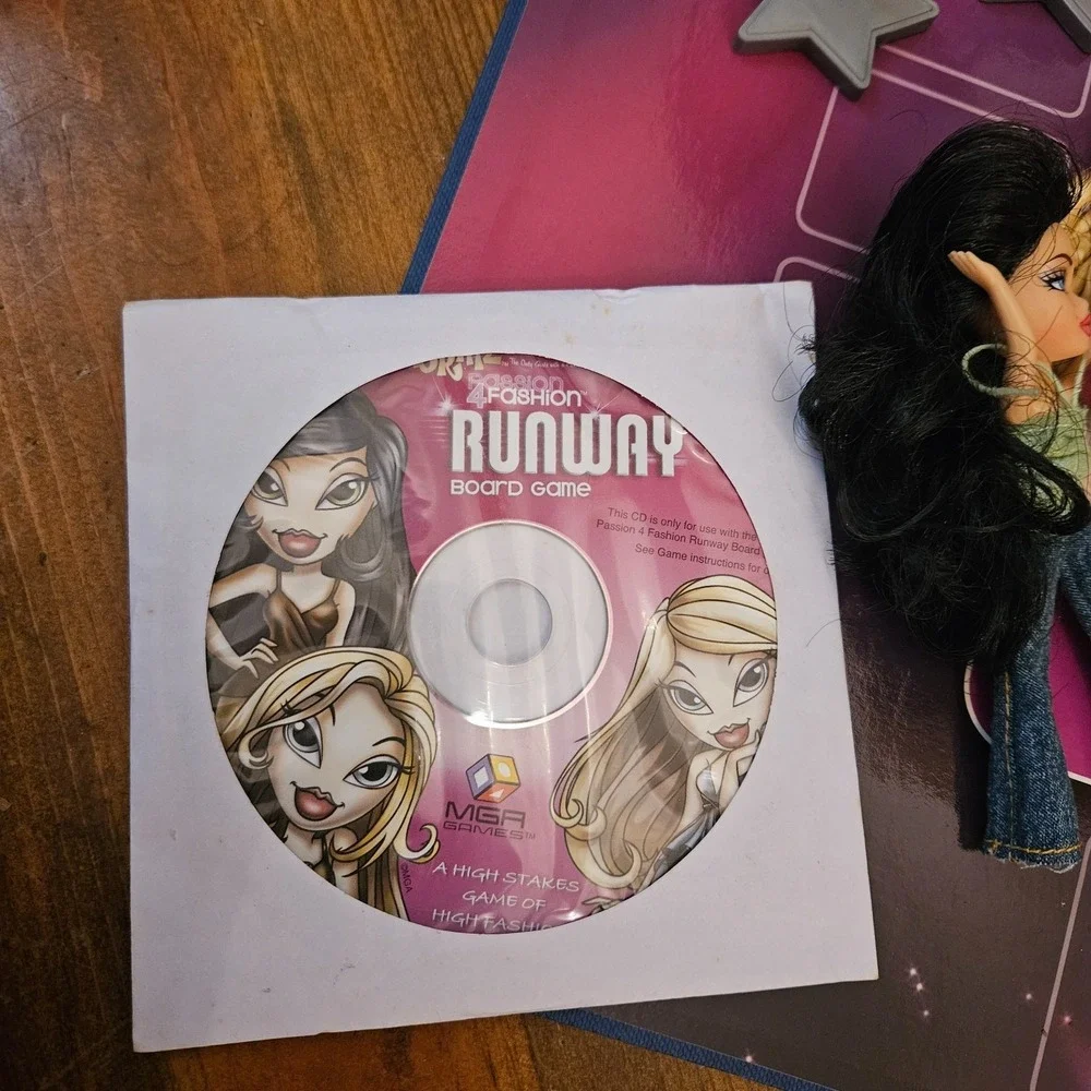 Bratz Passion 4 Fashion Runway Board Game Complete 2005 MGA 3 Dolls CD Poster